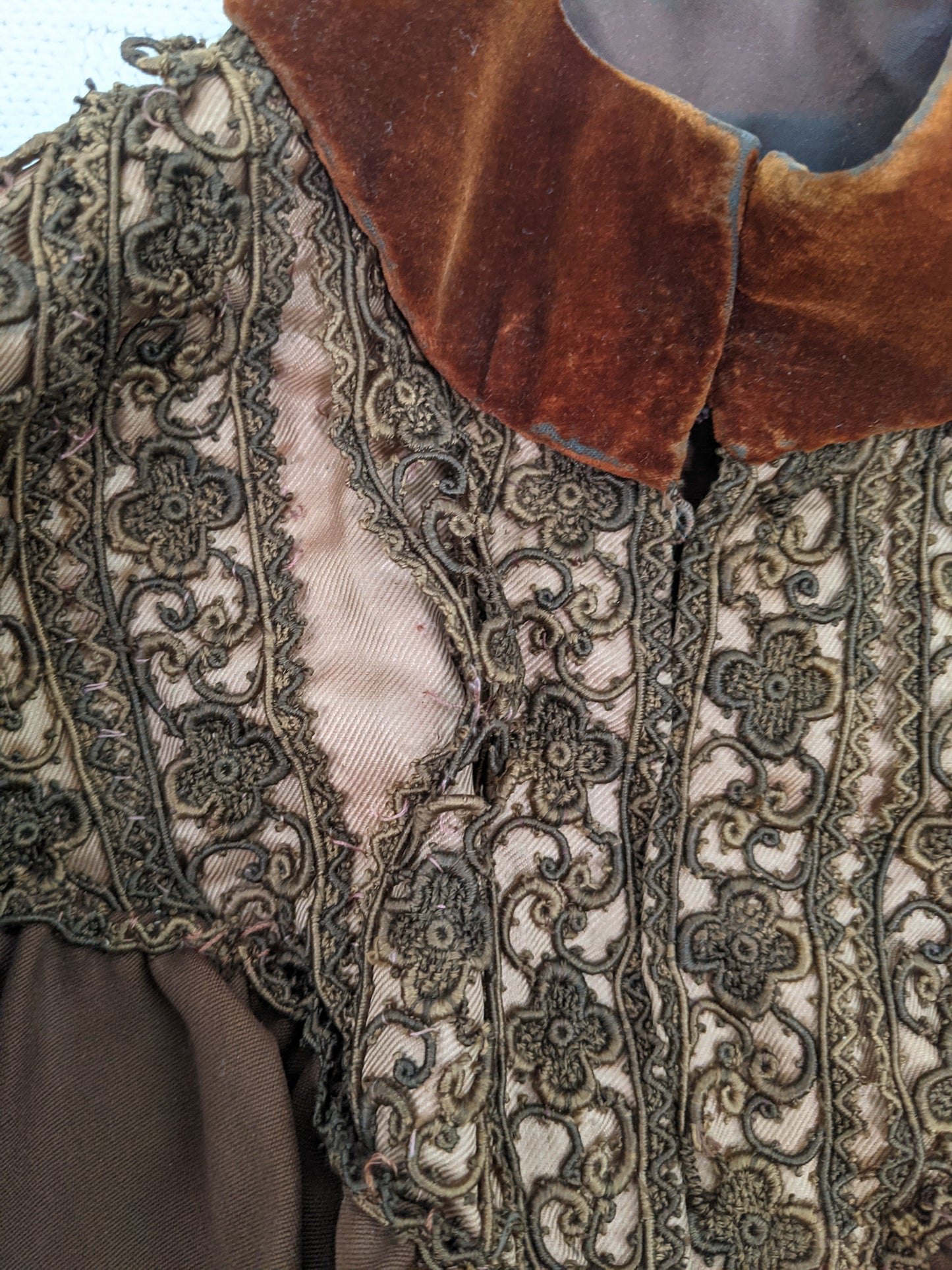 1890s Brown Velvet Gigot Sleeve Bodice