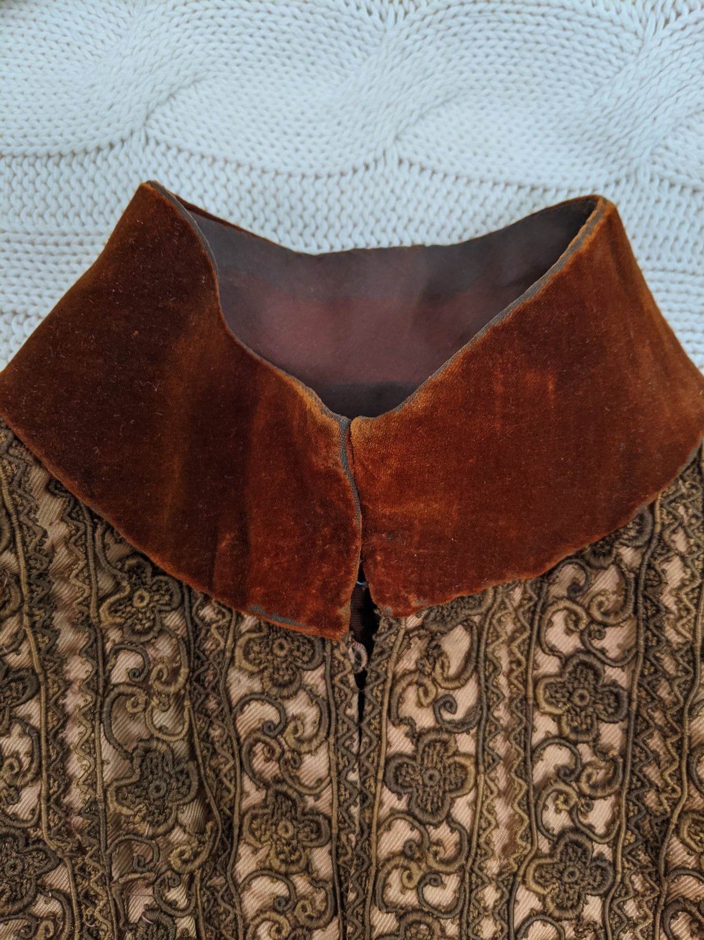 1890s Brown Velvet Gigot Sleeve Bodice