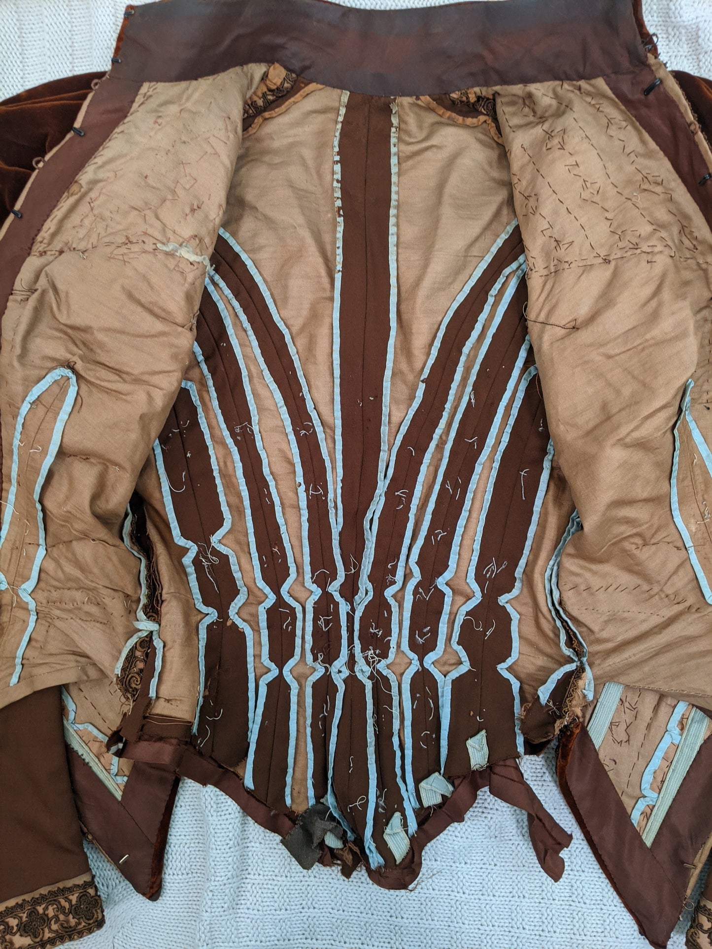 1890s Brown Velvet Gigot Sleeve Bodice