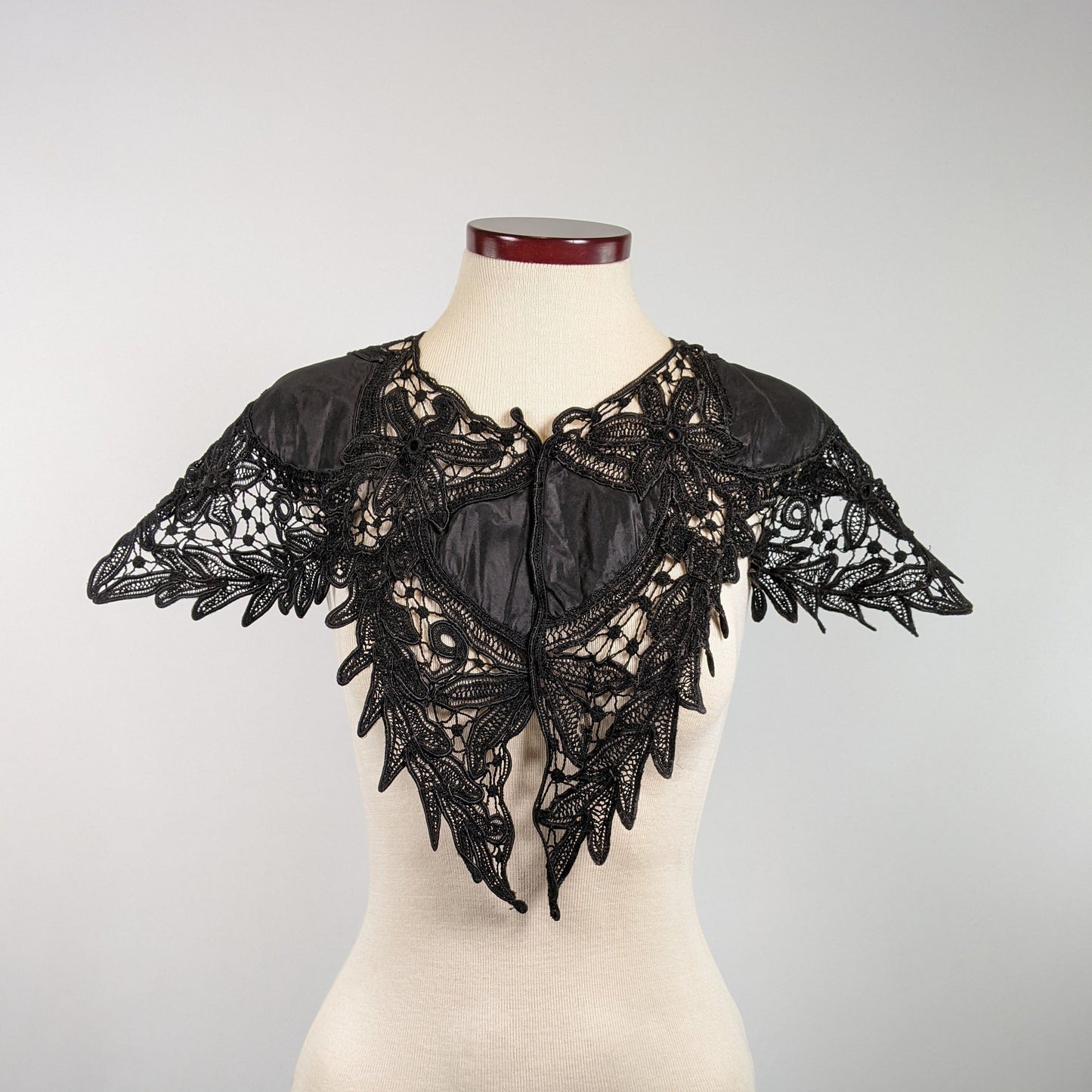 1890s-1900s Black Lace Collar