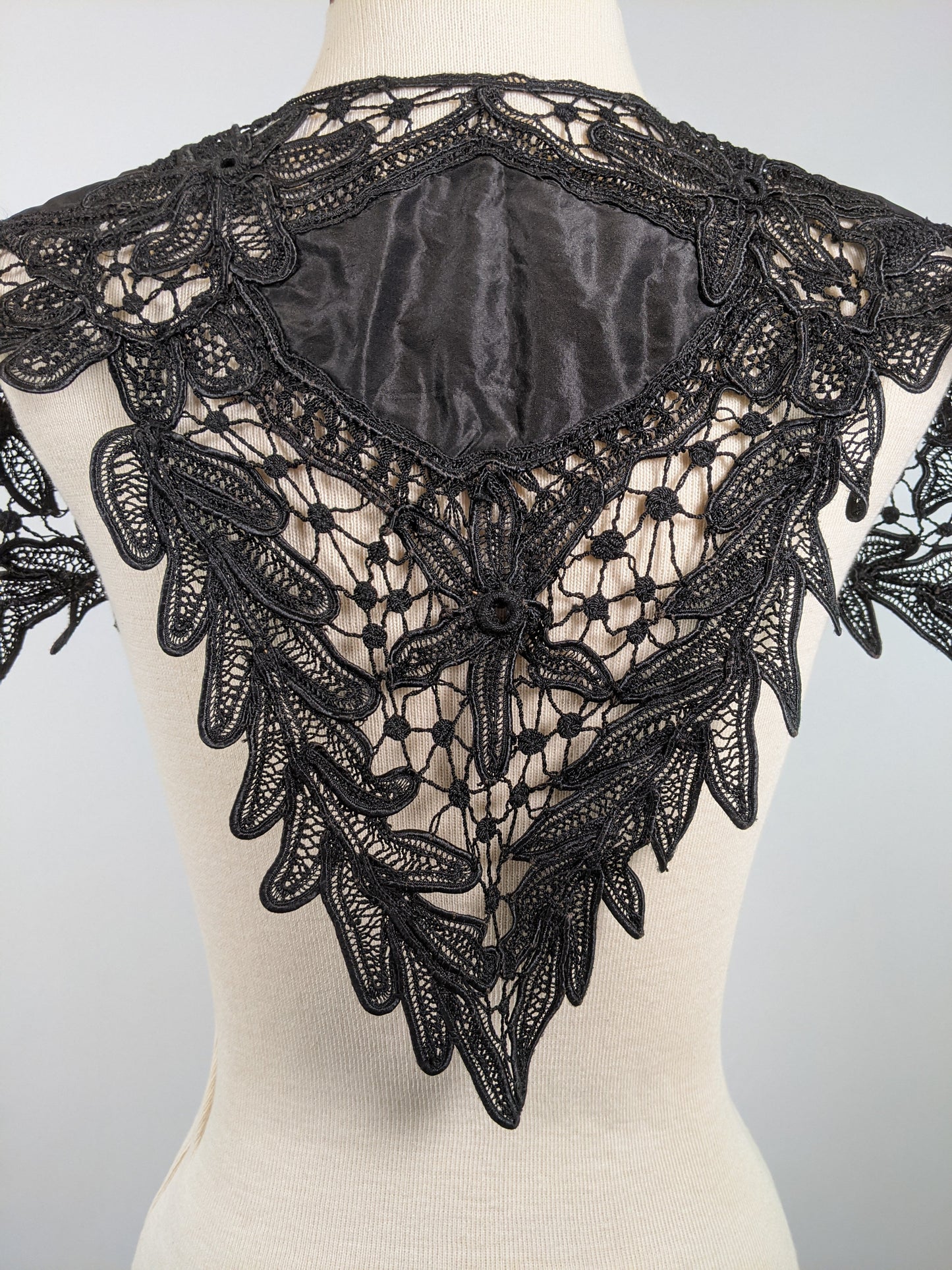 1890s-1900s Black Lace Collar