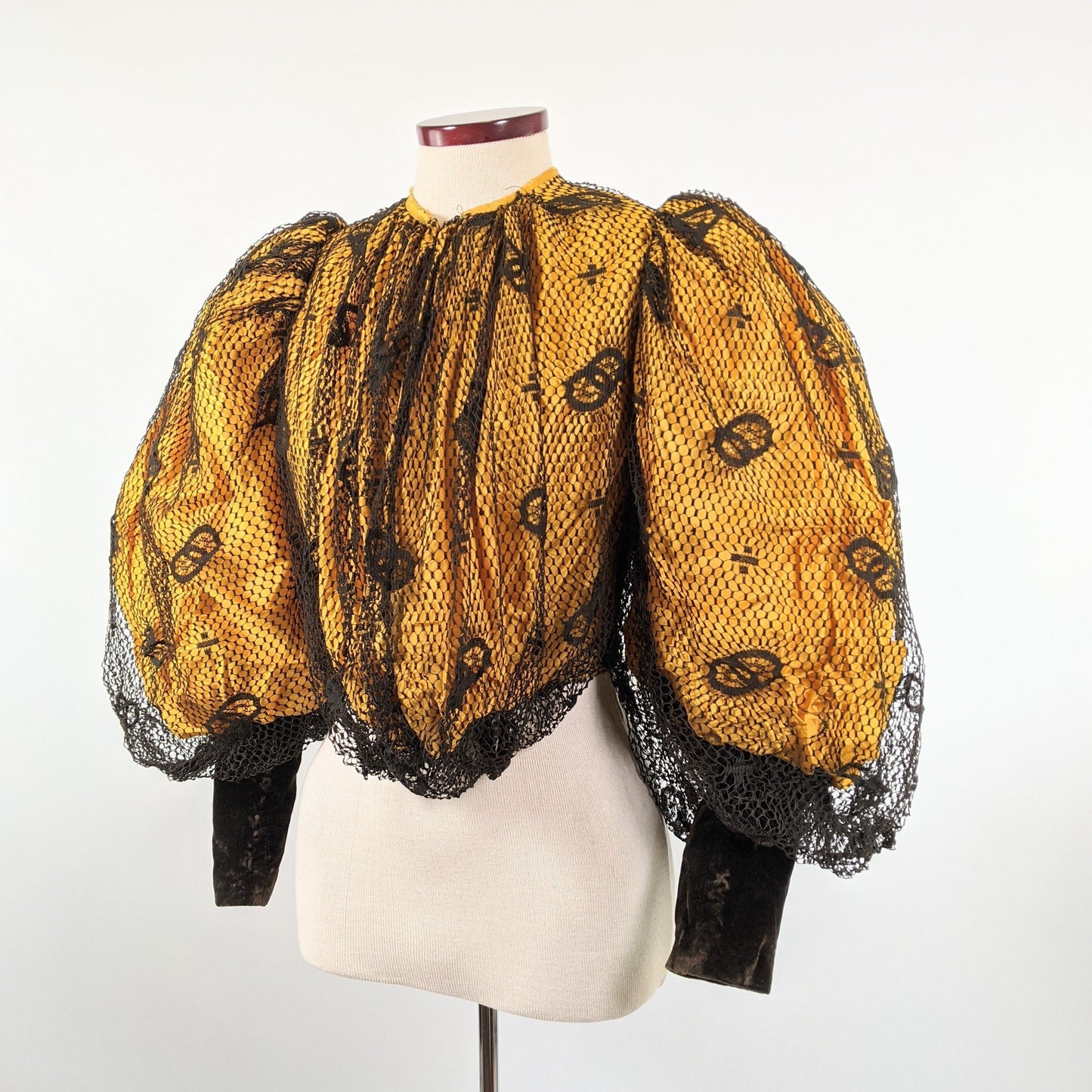 1904-1905 Yellow + Black Silk Bodice