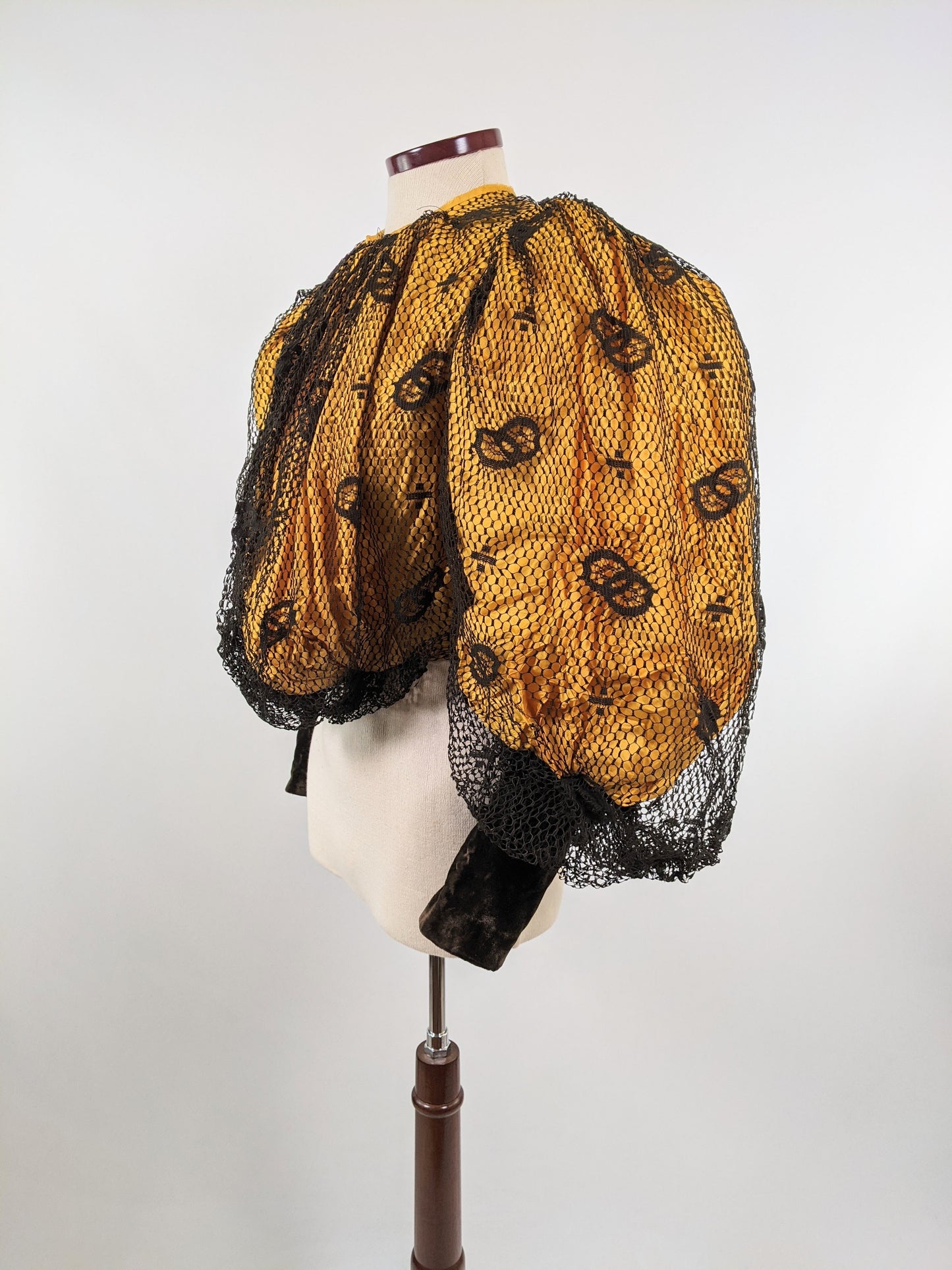 1904-1905 Yellow + Black Silk Bodice