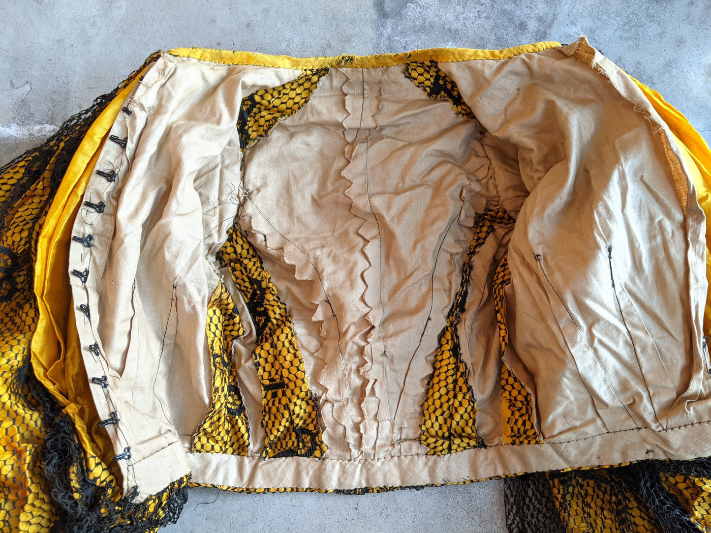 1904-1905 Yellow + Black Silk Bodice