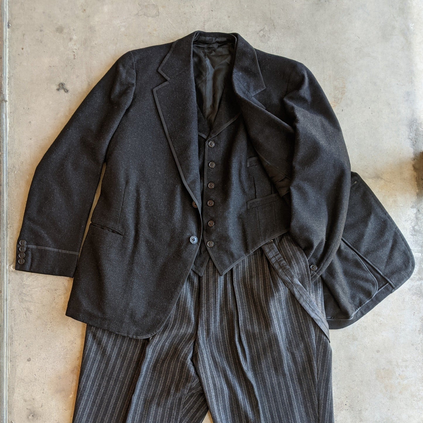 1937 Stroller Suit with Provenance | 38" waist 42" chest