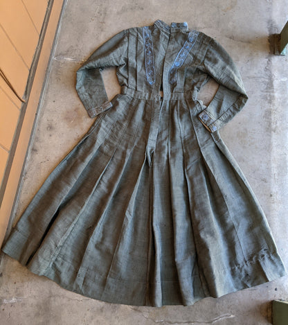 1900s Green Dress