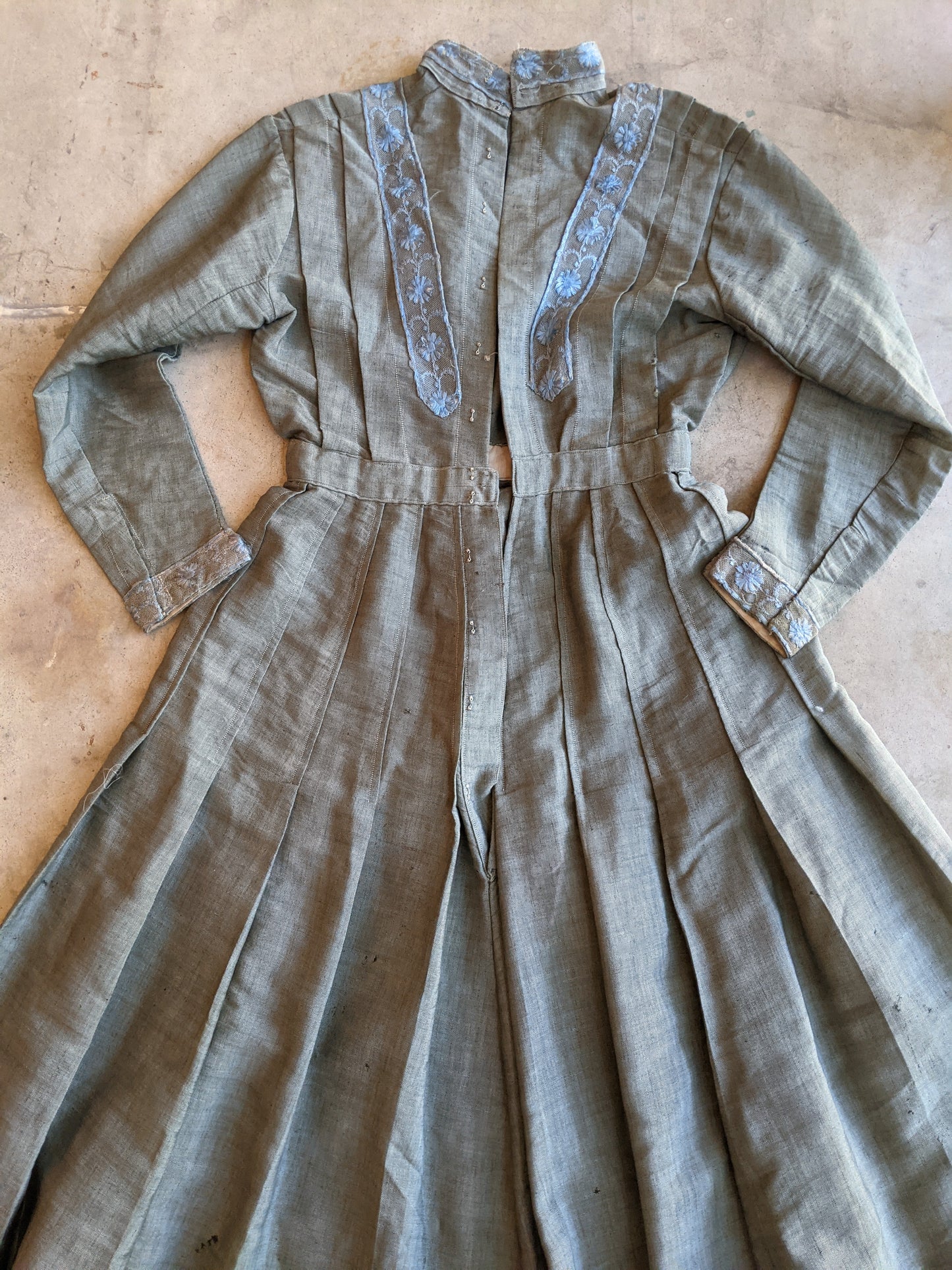 1900s Green Dress
