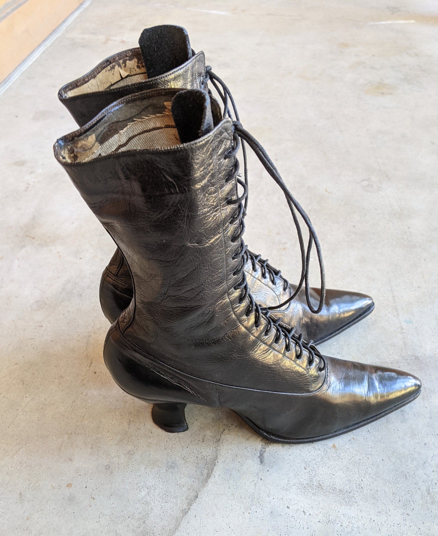 1910s-1920s Lace Up Boots | 7-7.5 US