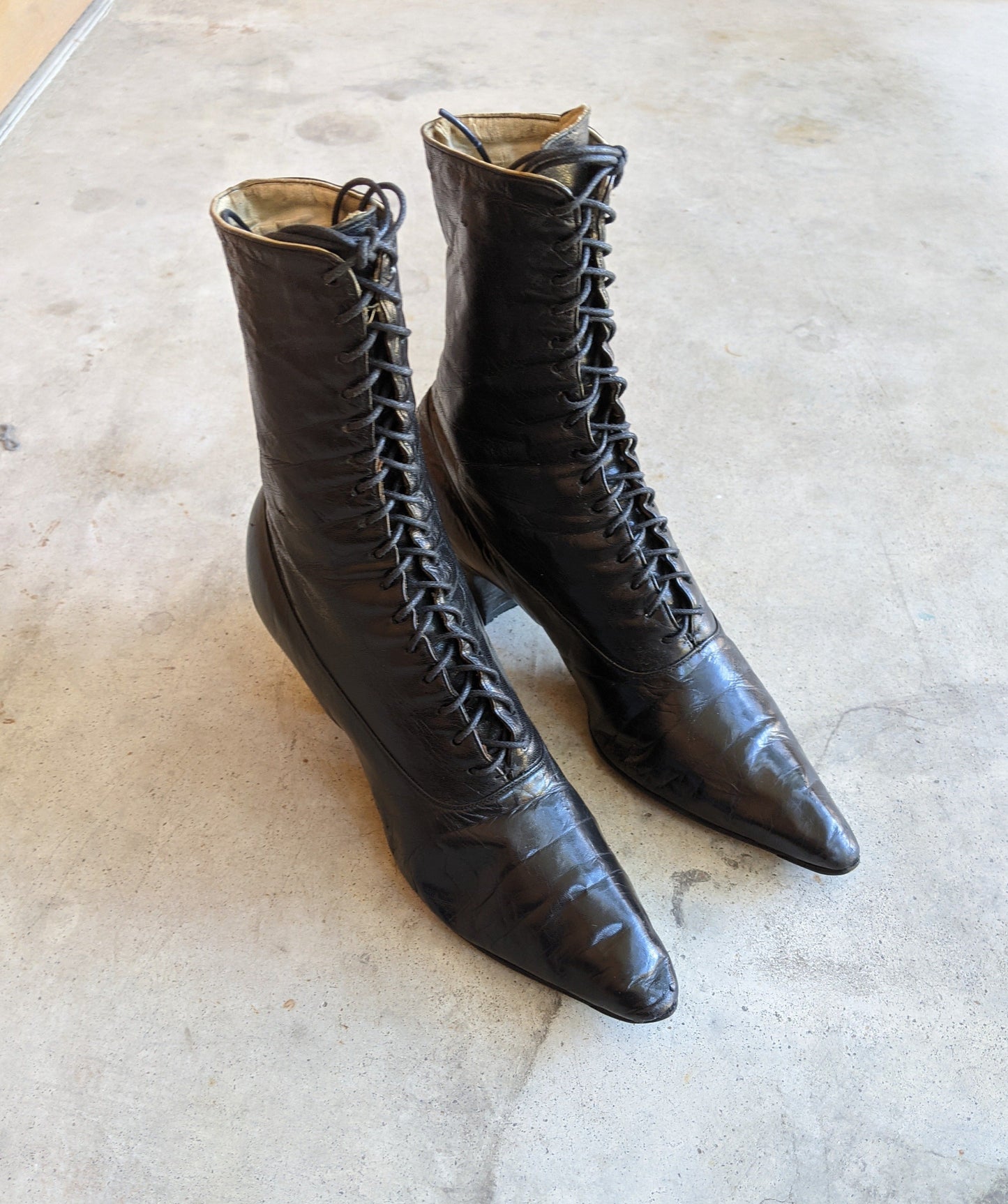 1910s-1920s Lace Up Boots | 7-7.5 US