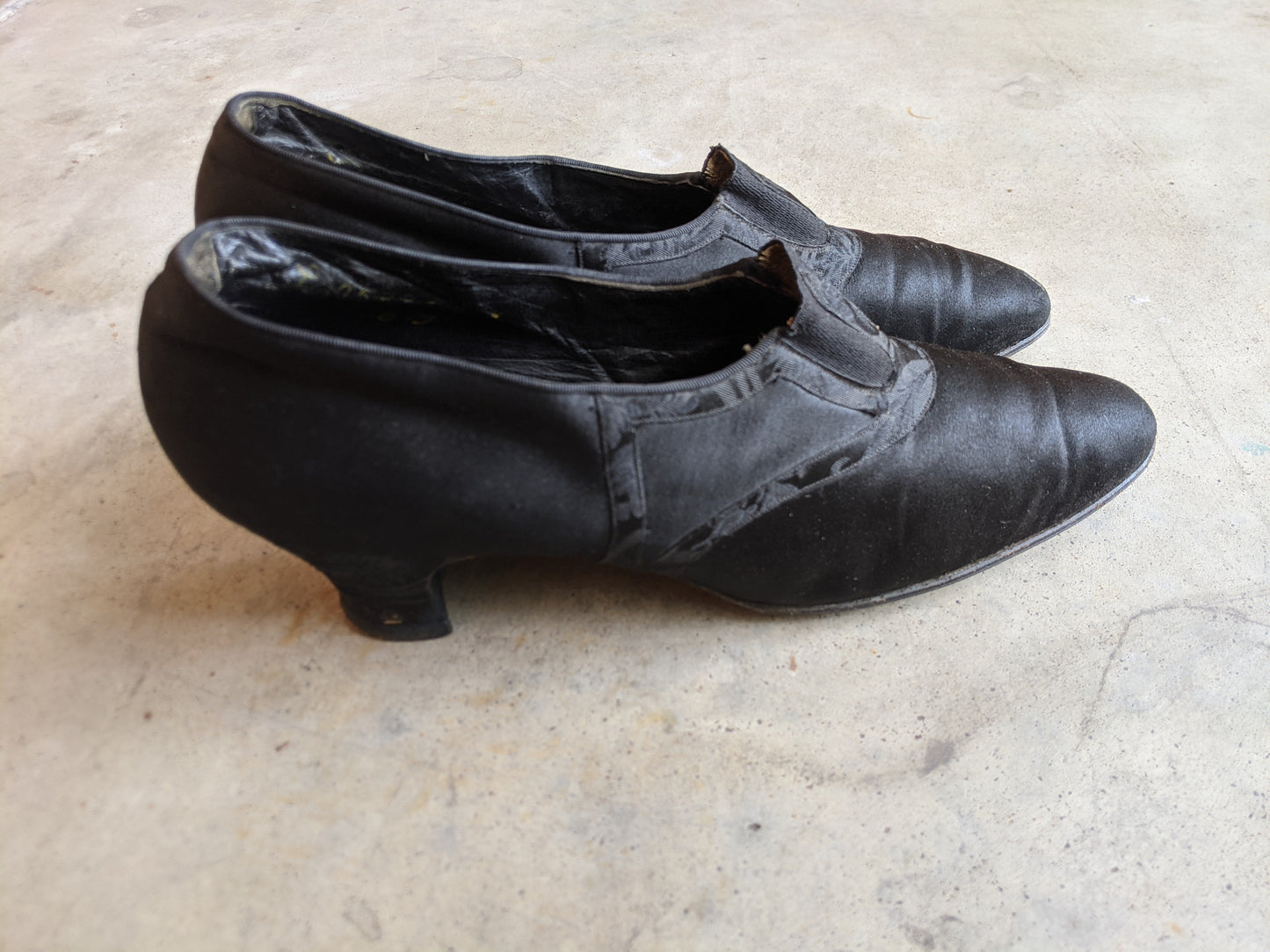 1920s Black Silk Slip On Heels