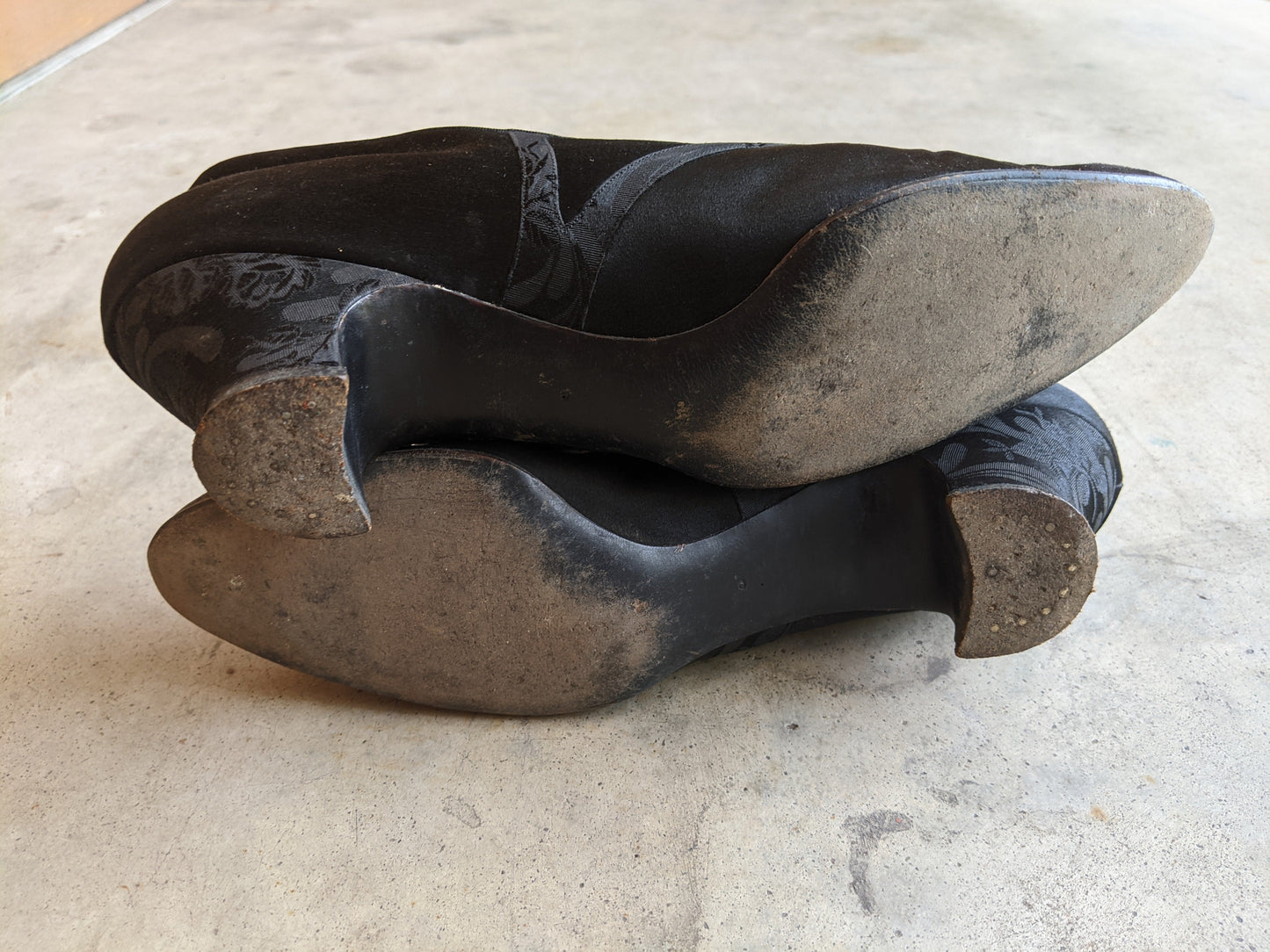 1920s Black Silk Slip On Heels
