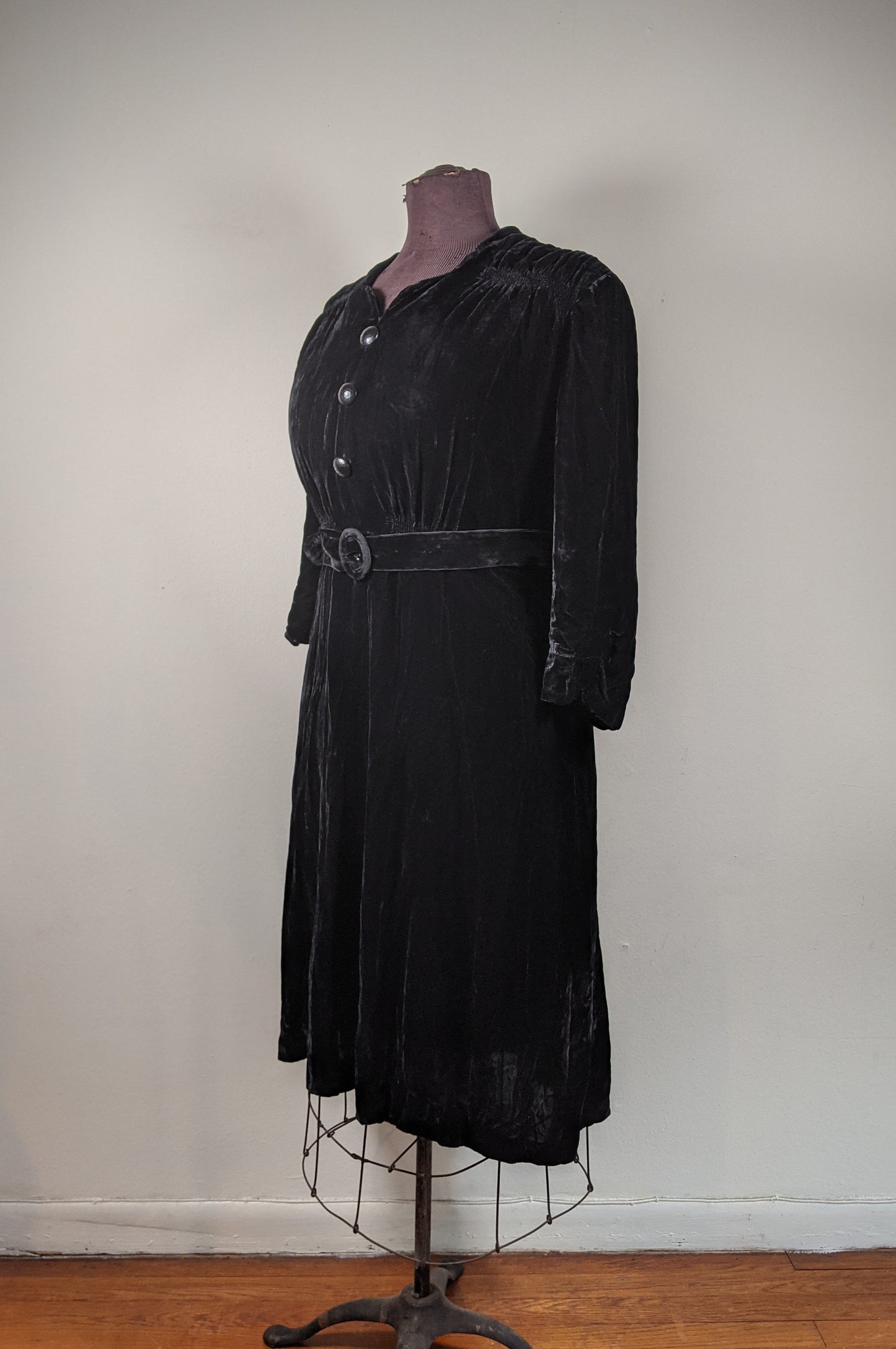 1930s-1940s Rayon Velvet Dress | XL