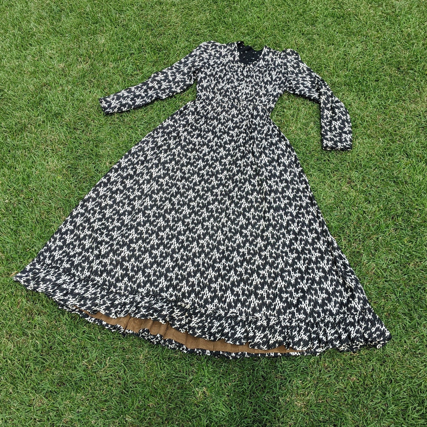 C. 1899 to Early 1900s Cotton Wrapper Dress