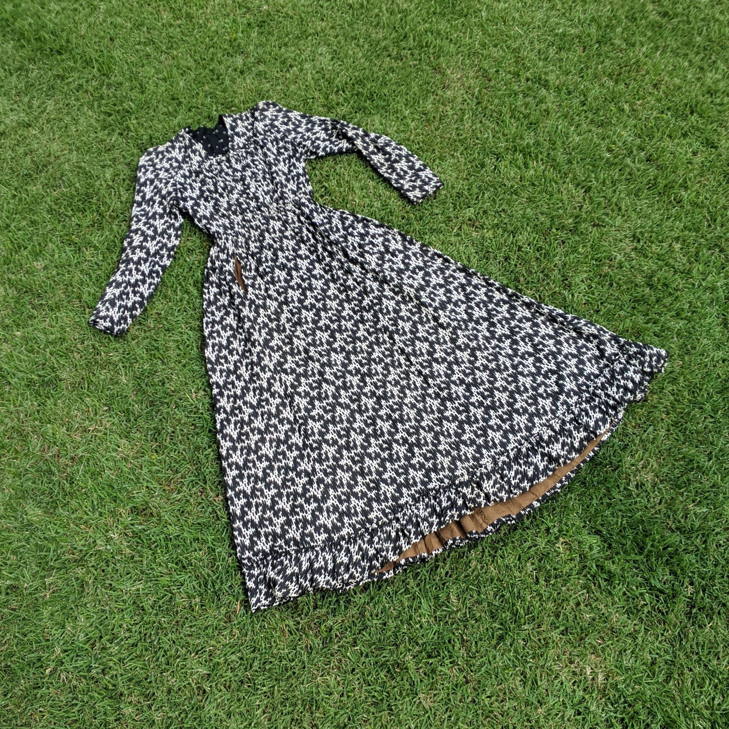 C. 1899 to Early 1900s Cotton Wrapper Dress