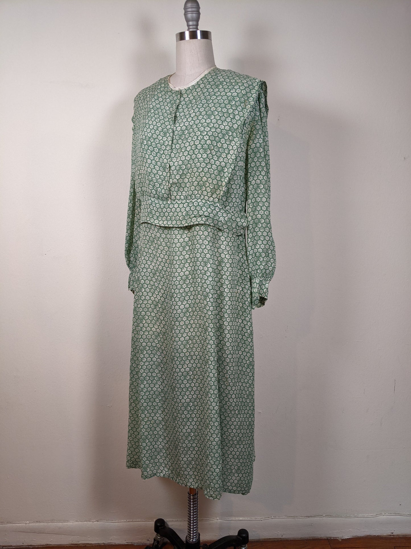 1930s Rayon Spiderweb Novelty Print Dress
