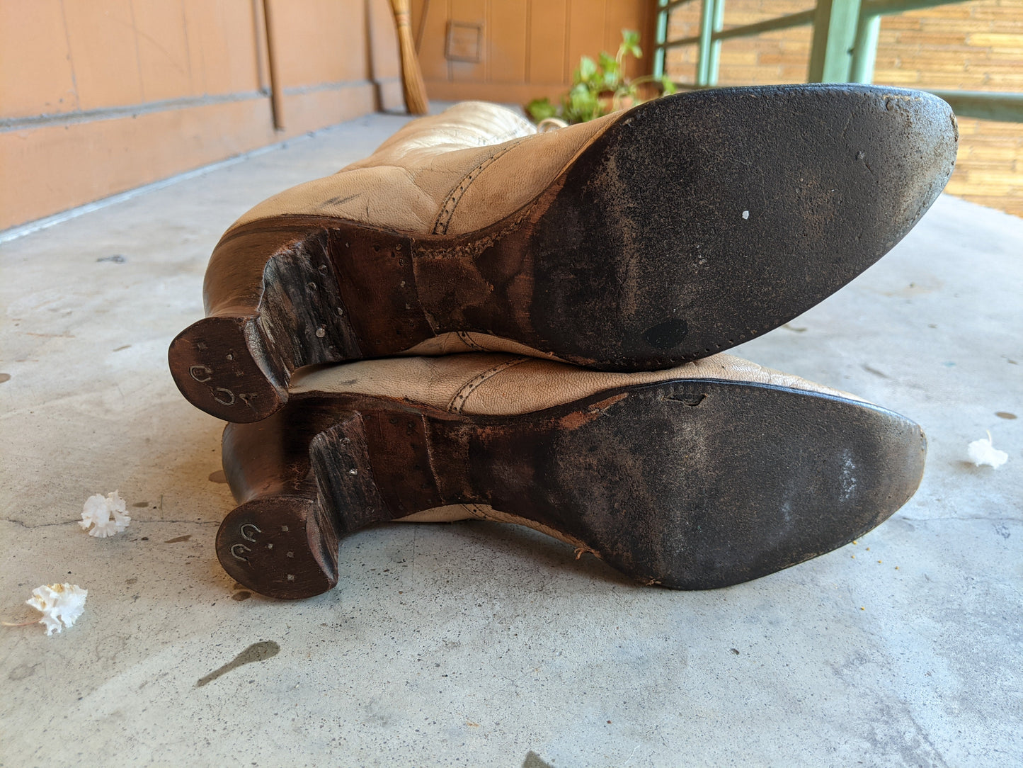 1900s-1910s Oatmeal Brown Lace Up Boots | Sz 7-7.5