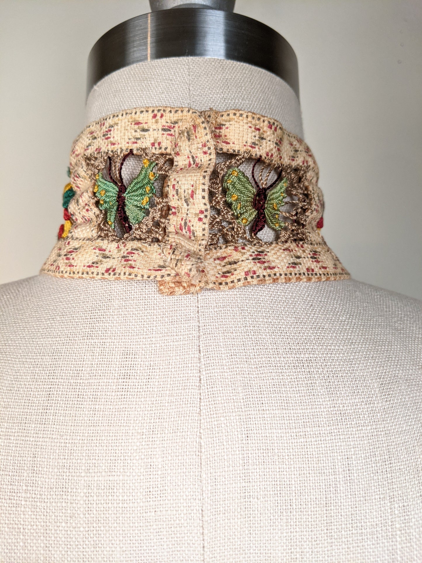 1900s Collar with Butterflies, Spider Webs, Flowers
