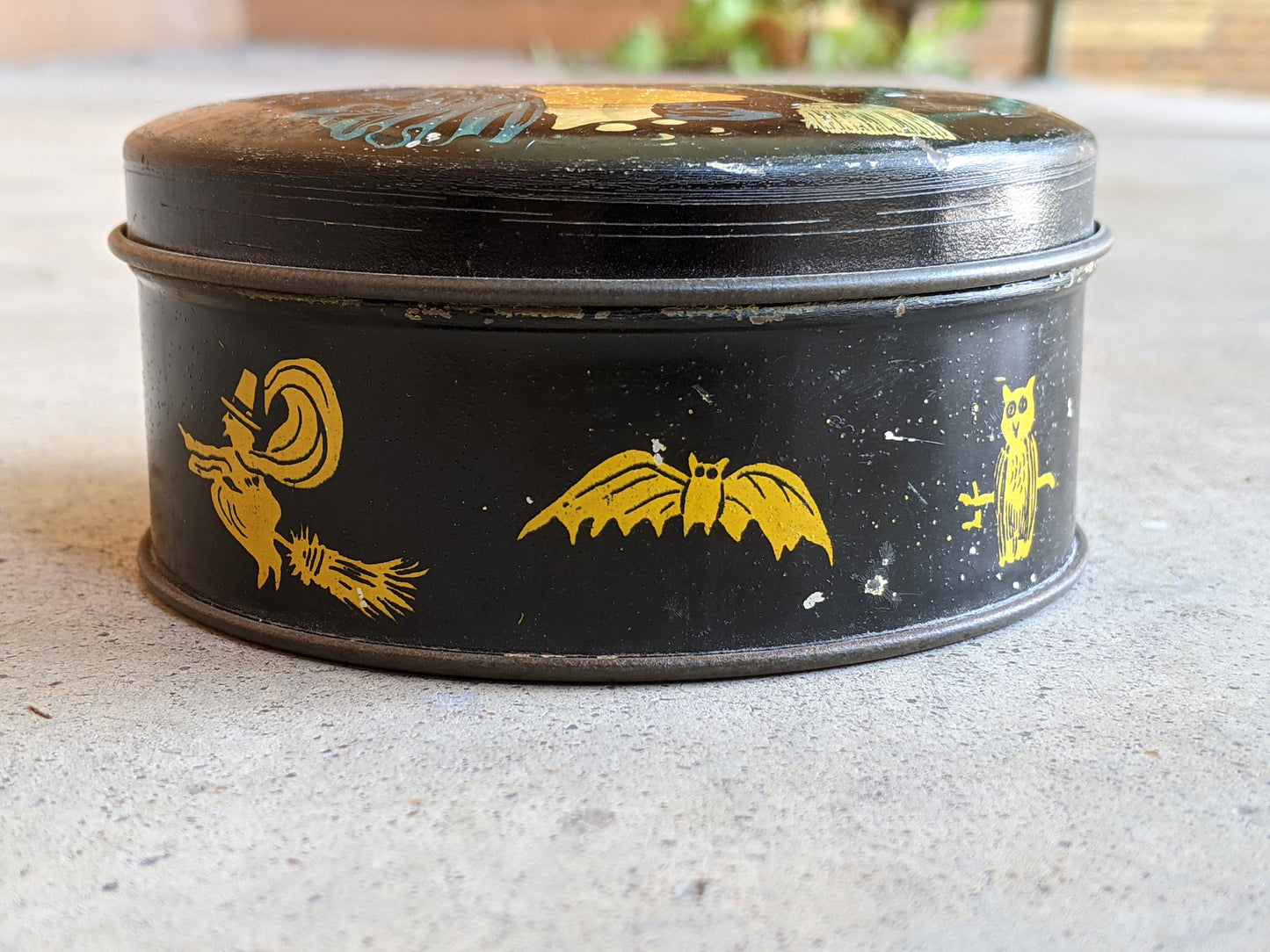 1930s Tindeco Halloween Tin