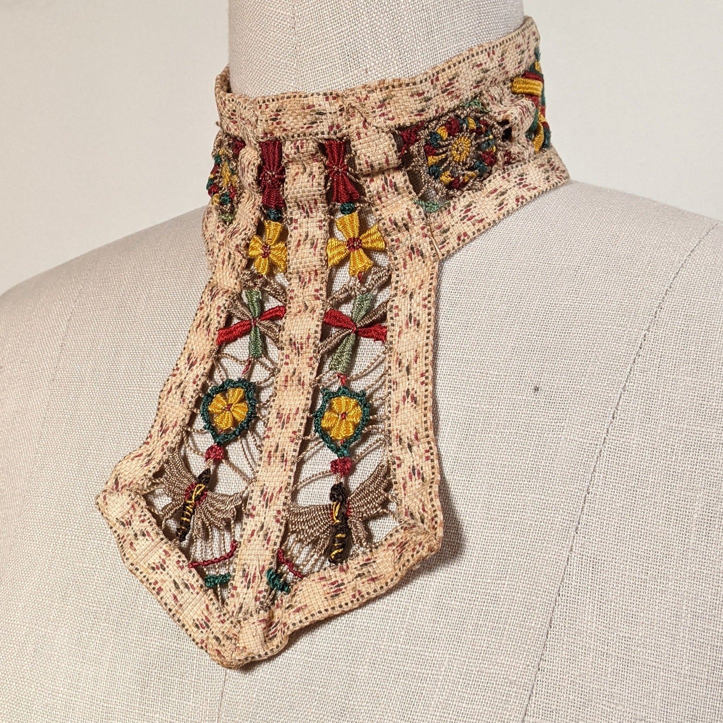 1900s Collar with Butterflies, Spider Webs, Flowers