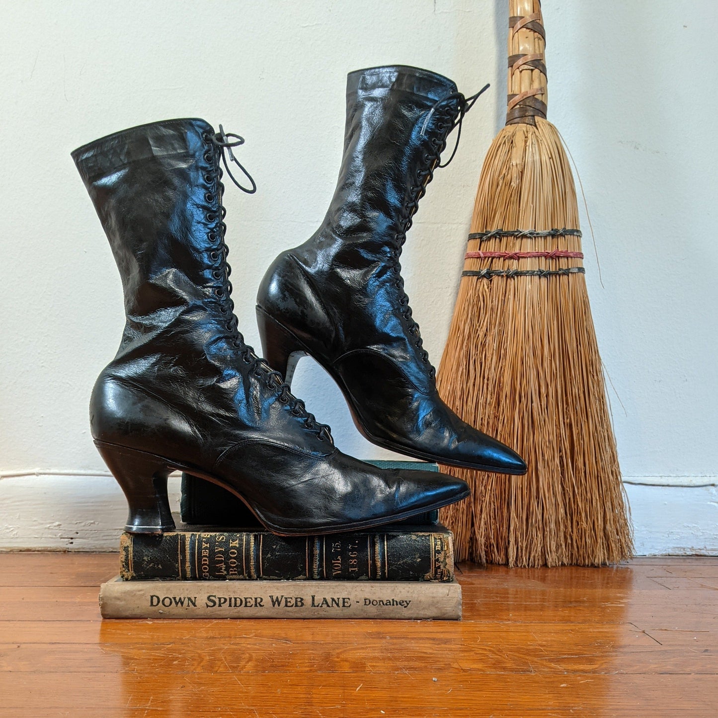 1910s-1920s Black Lace Up Boots | Approx Sz 7.5-8