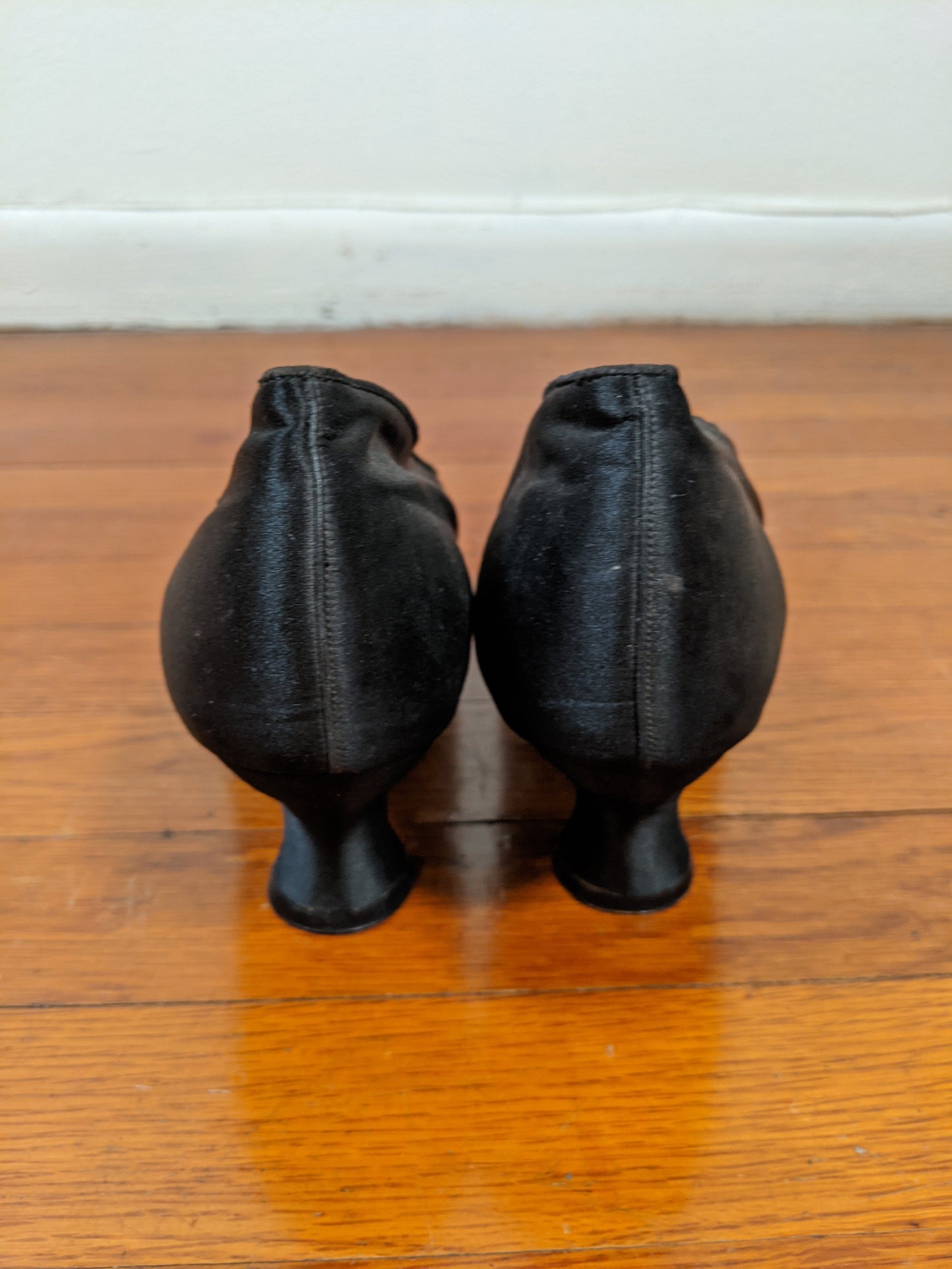 1910s-1920s Marshall Field & Co. Silk Pumps | Sz 7.5 - 8