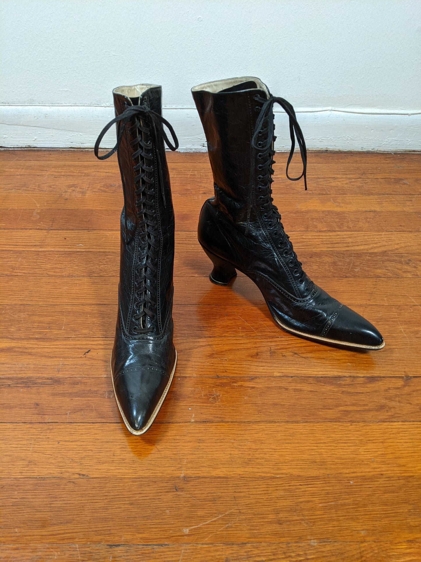 1920s Black Lace Up Boots | Approx Sz 6-6.5