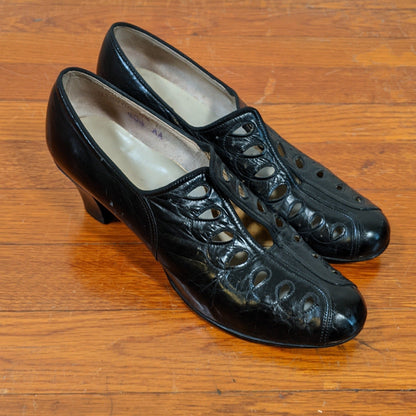 1930s-1940s Cut Out Pumps