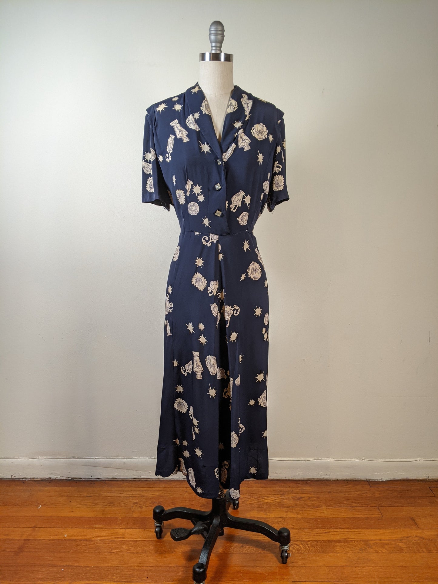 1940s Novelty Print Rayon Dress