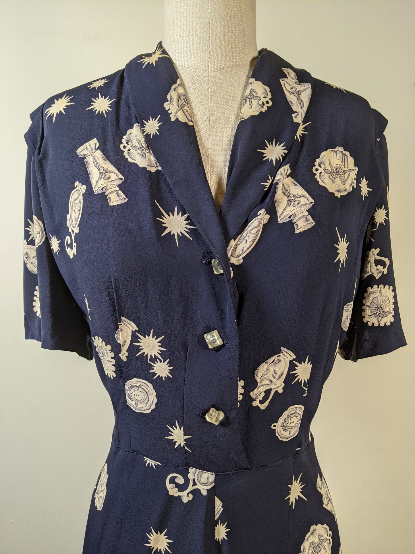 1940s Novelty Print Rayon Dress