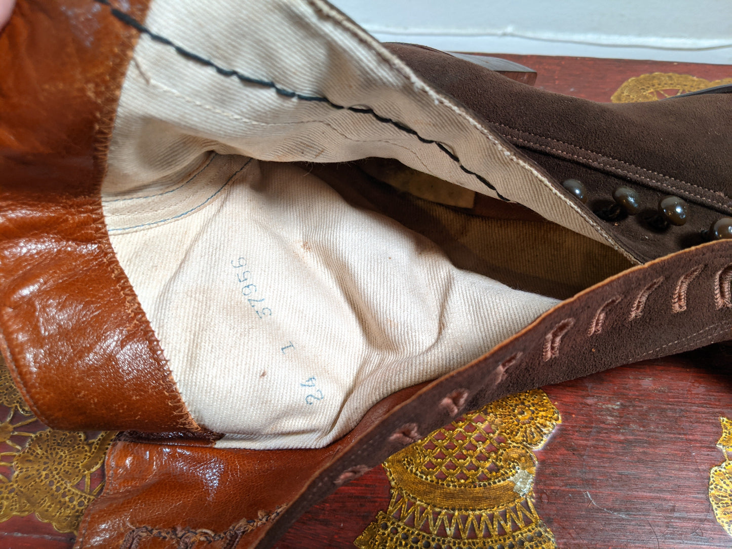 Early 1910s Brown Suede Side Button Boots | Approx Sz 5