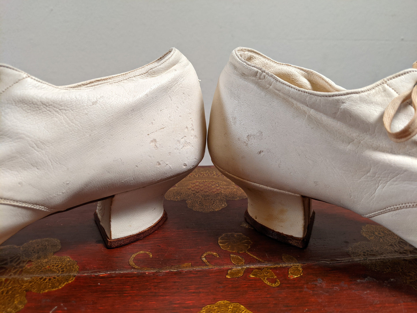c. 1890s White Kid Leather Shoes | Approx Sz 4-5