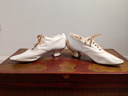 c. 1890s White Kid Leather Shoes | Approx Sz 4-5