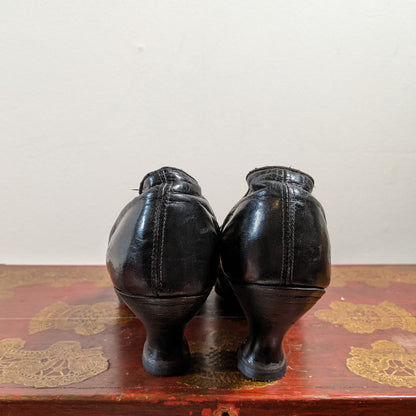 c. 1910s-1920s Black Leather Pumps | Approx Sz 8