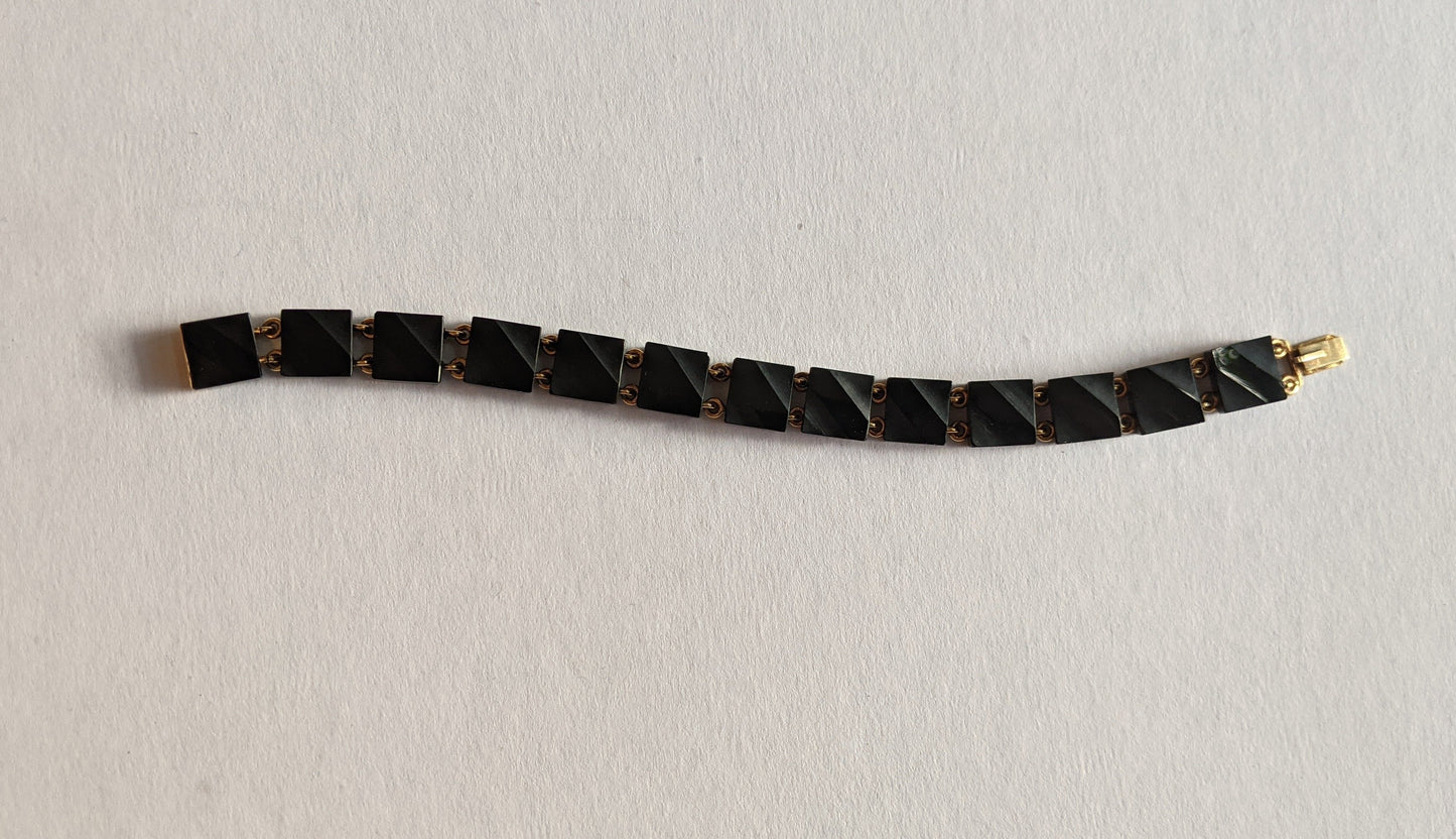 19th c. 14k Gold Carved Onyx Link Bracelet
