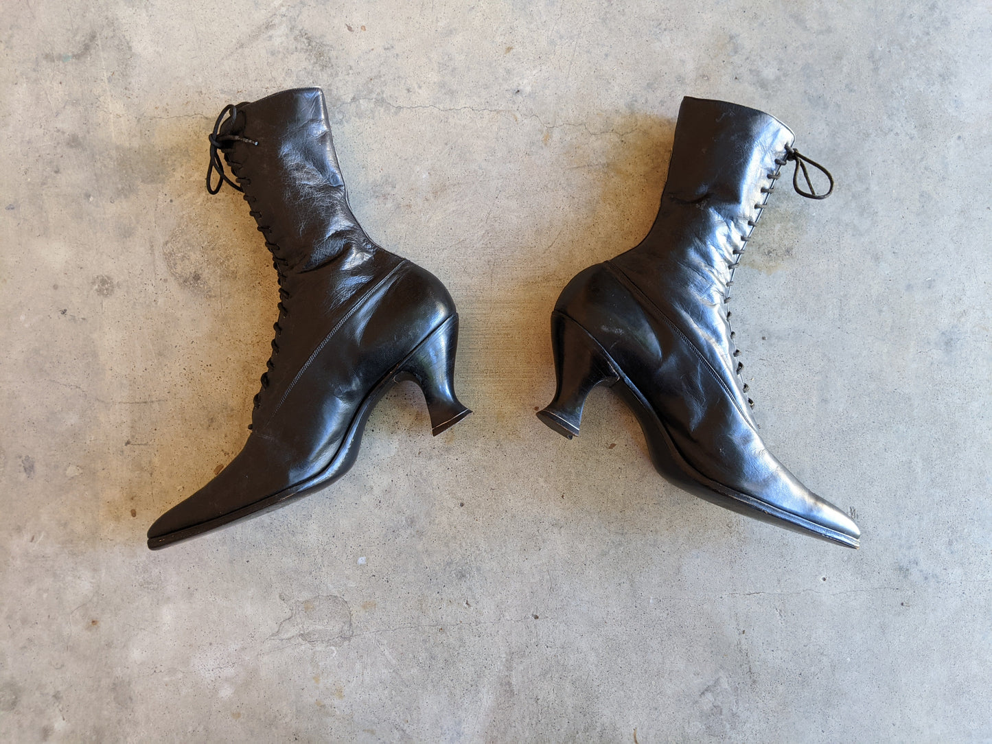 1910s-1920s Black Lace Up Louis Heel Boots | Approx Sz 6
