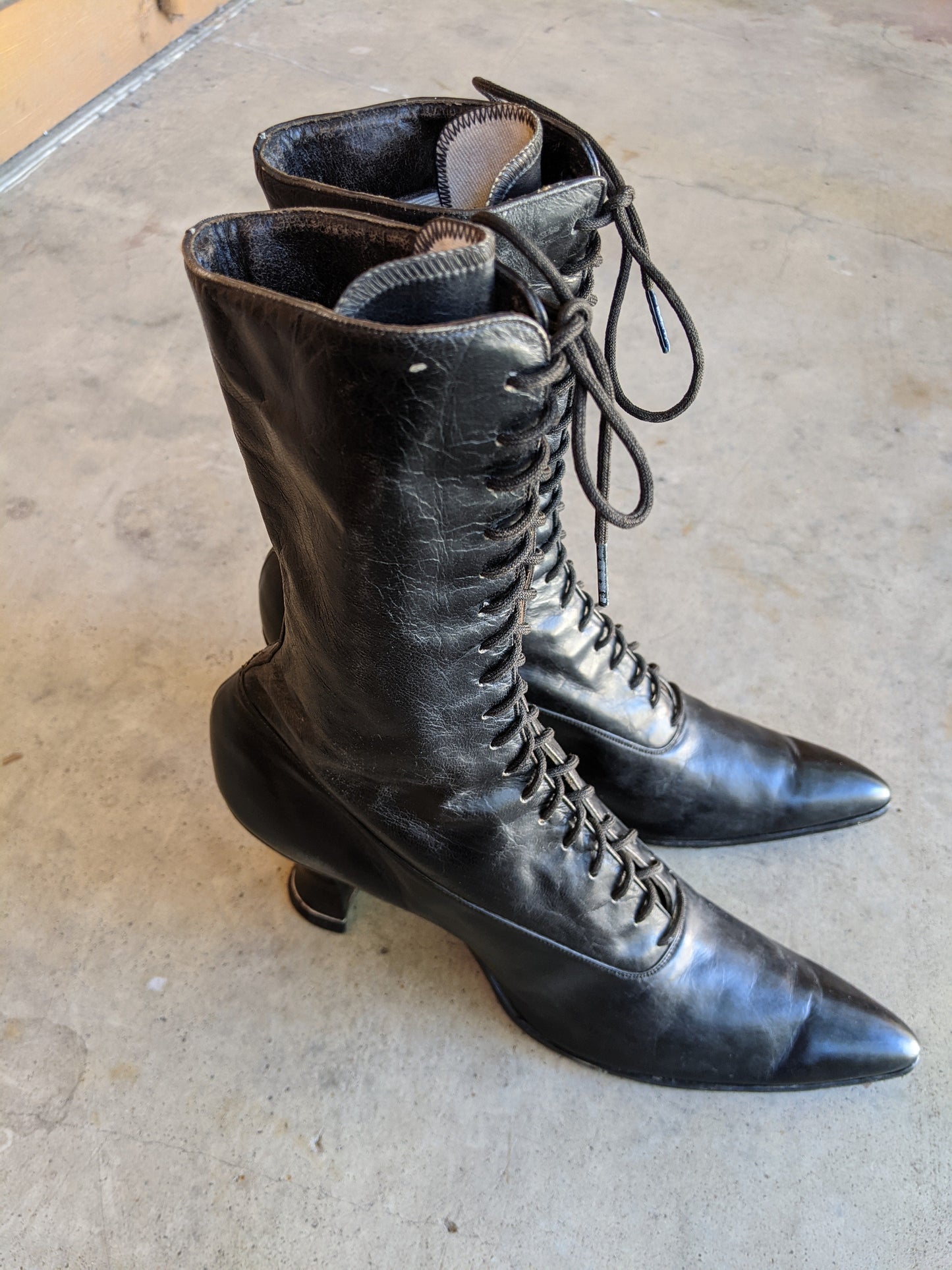 1910s-1920s Black Lace Up Louis Heel Boots | Approx Sz 6