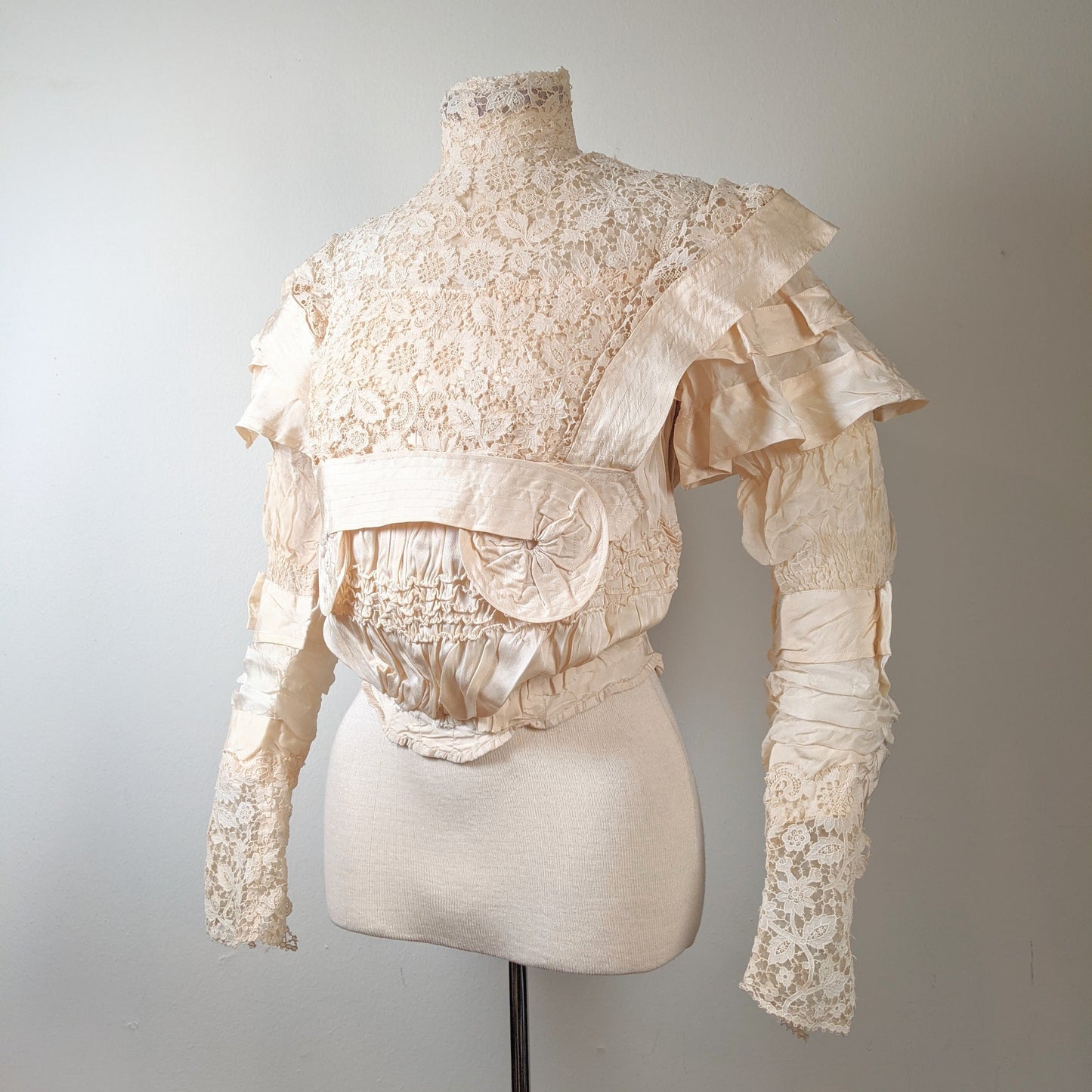 c. 1900 Silk Lace Bodice