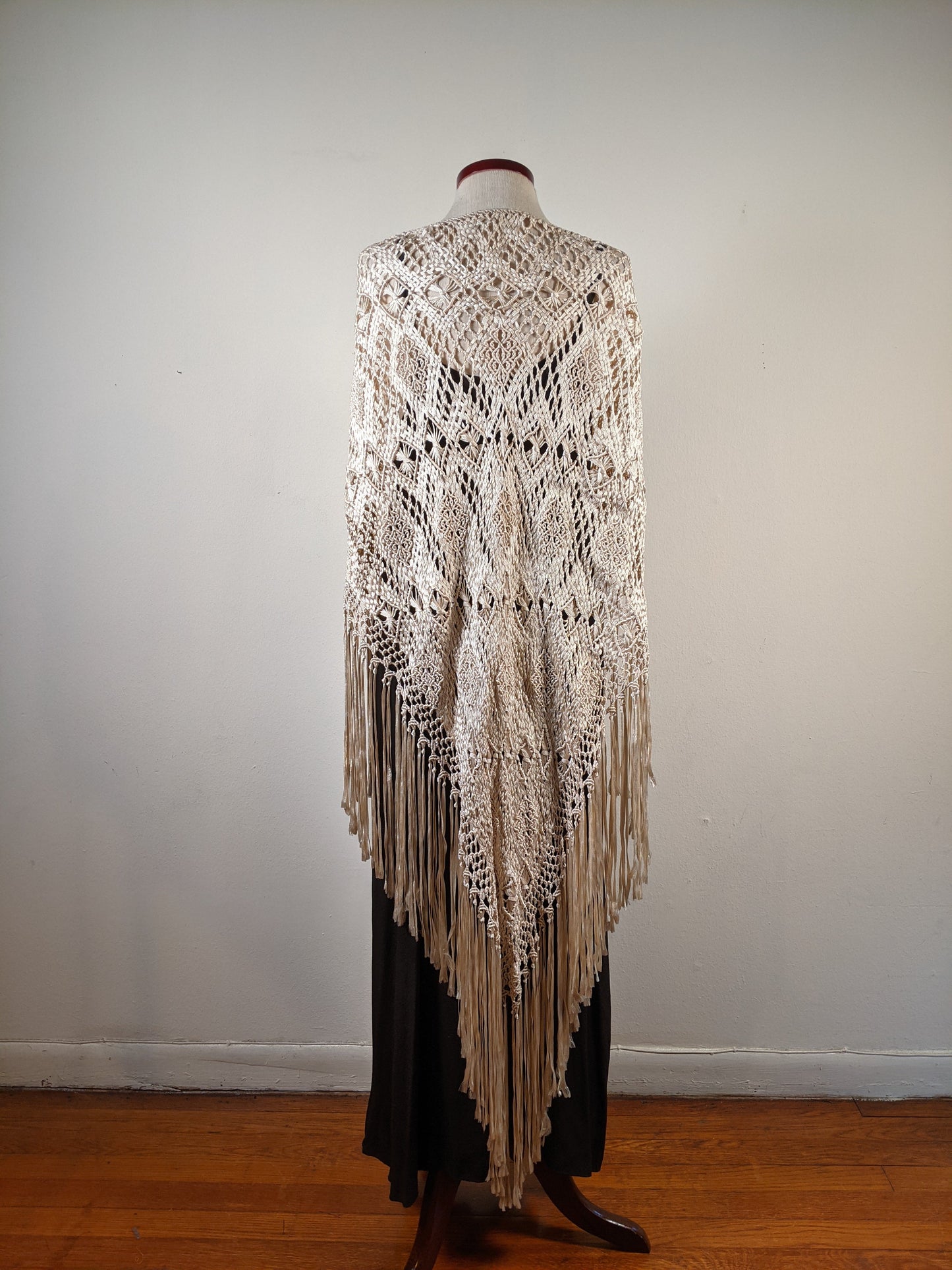 c. 1920s Cream Ribbon Shawl
