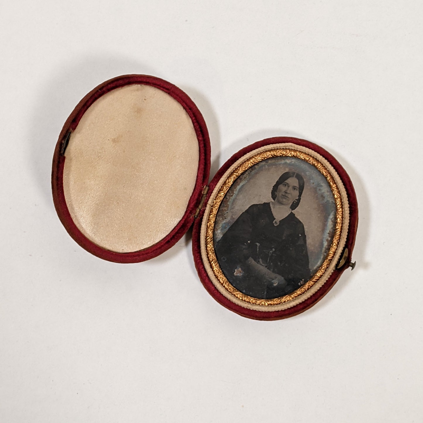 19th c. Tintype Photo in Velvet Case