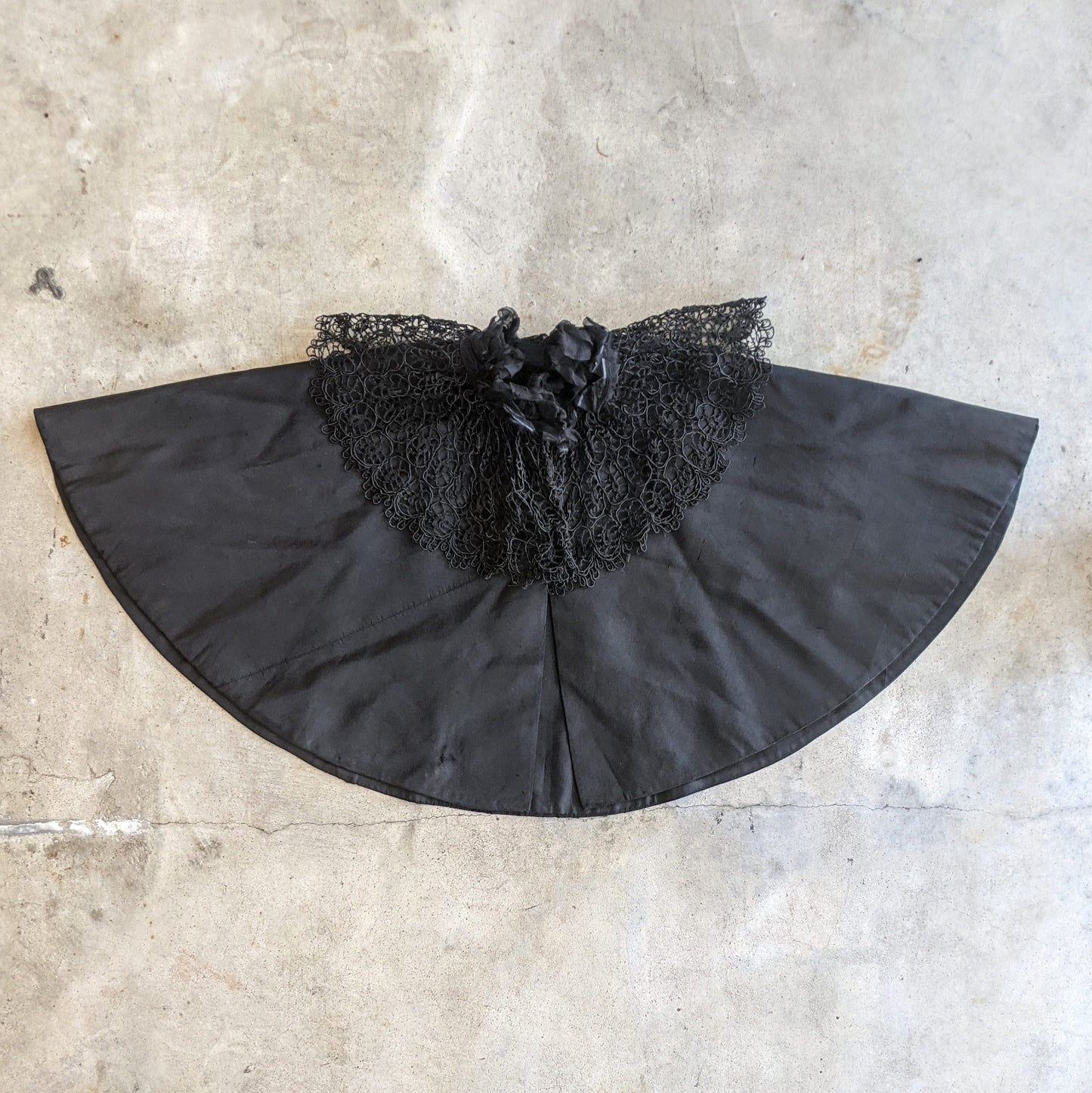 c. 1890s Black Silk Capelet w/ Lace Collar