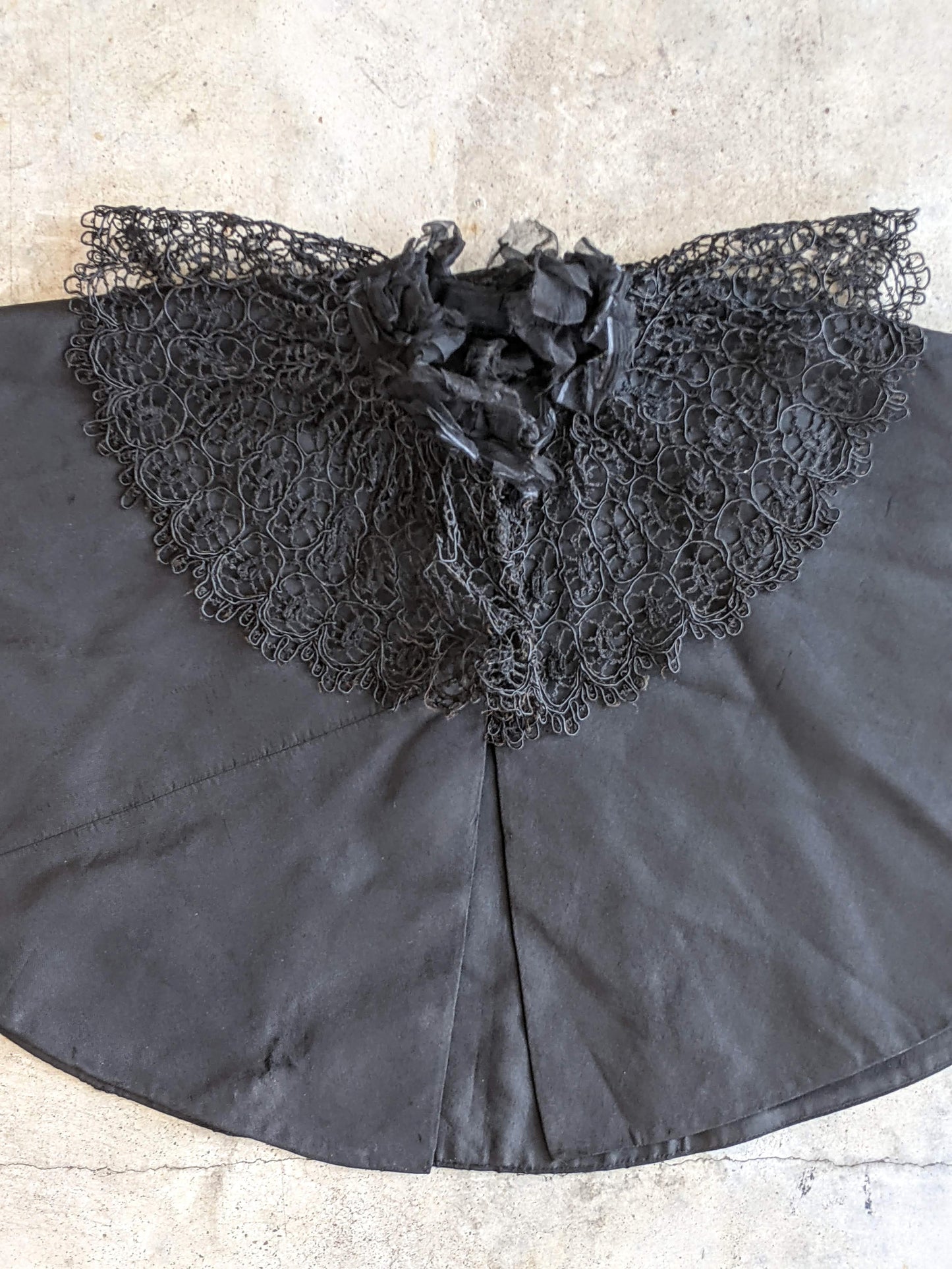 c. 1890s Black Silk Capelet w/ Lace Collar
