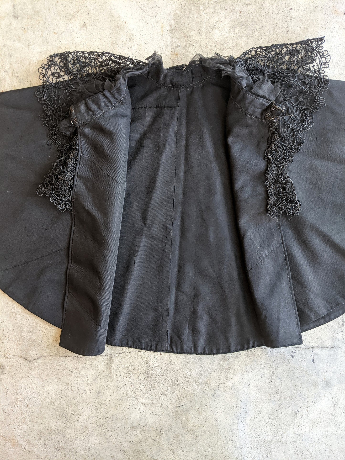 c. 1890s Black Silk Capelet w/ Lace Collar