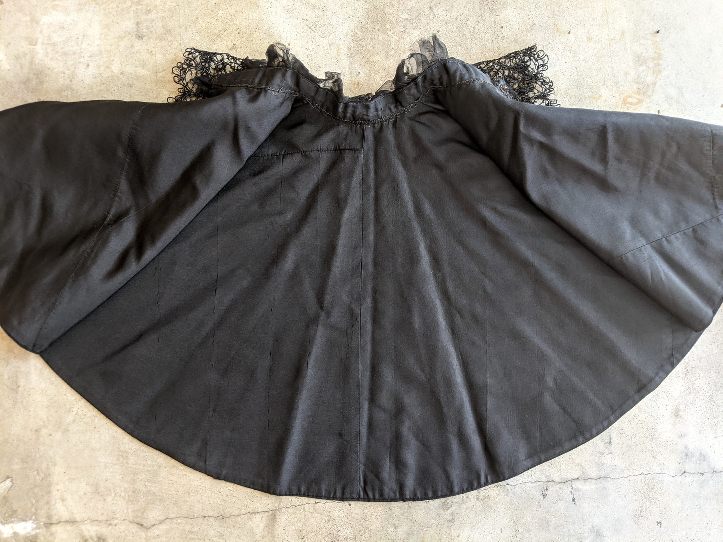 c. 1890s Black Silk Capelet w/ Lace Collar