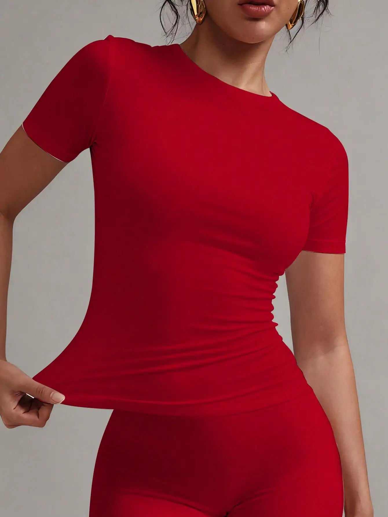 Women's White Solid Round Neck Short Sleeve Fitted T-Shirt for Summer The Plug