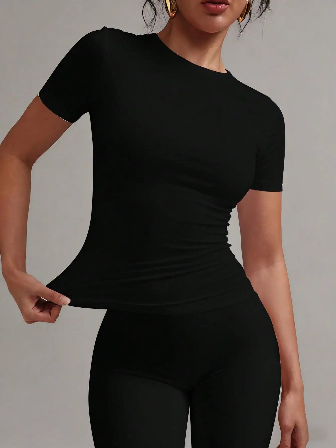 Women's White Solid Round Neck Short Sleeve Fitted T-Shirt for Summer The Plug