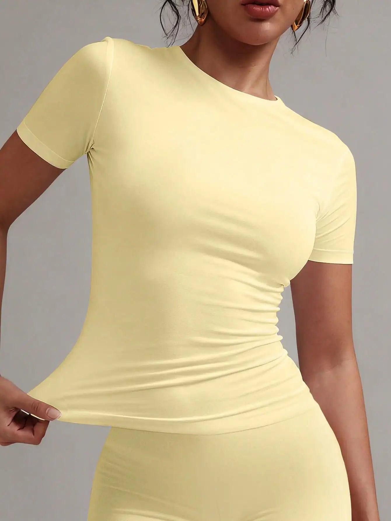 Women's White Solid Round Neck Short Sleeve Fitted T-Shirt for Summer The Plug