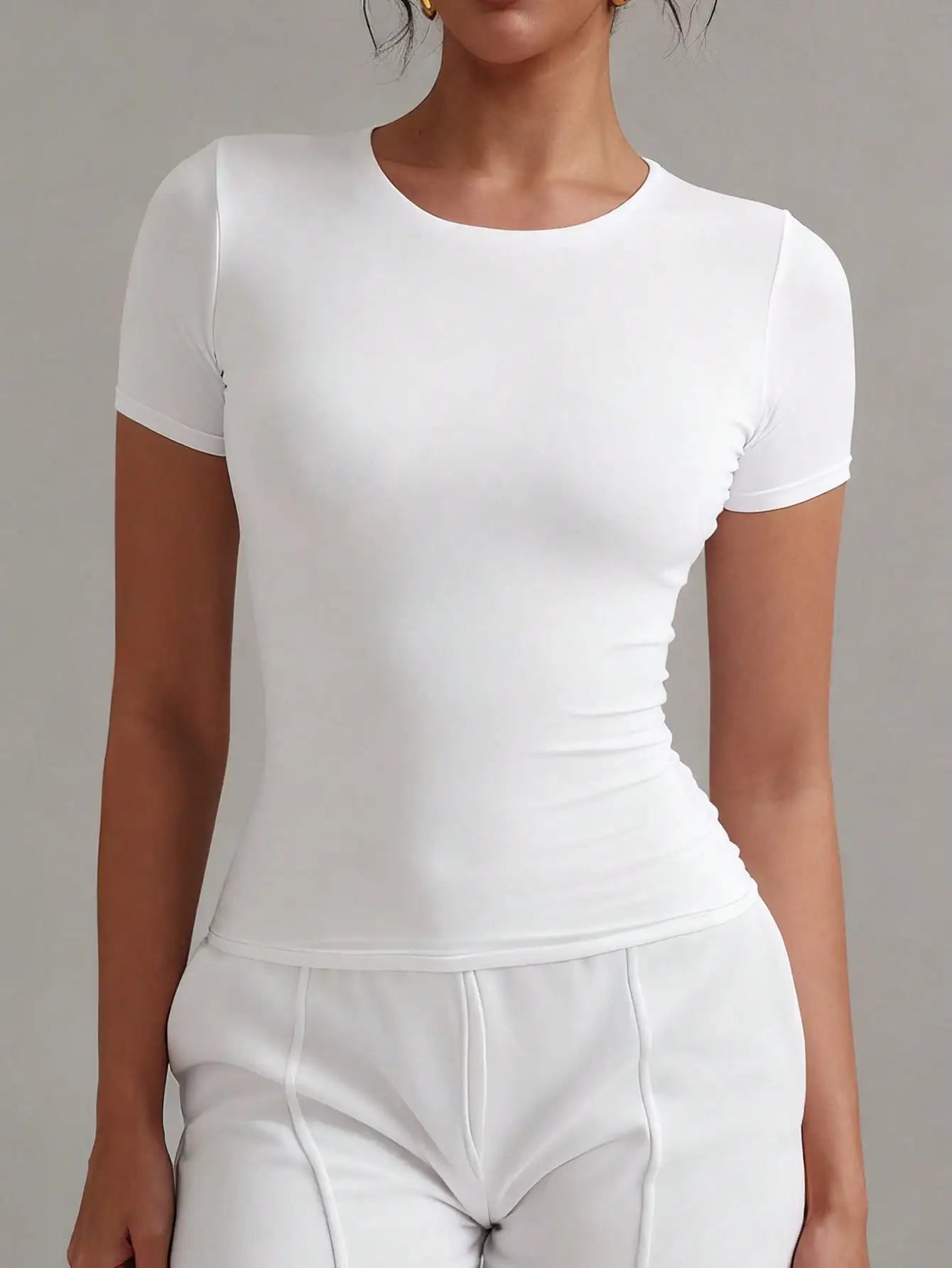 Women's White Solid Round Neck Short Sleeve Fitted T-Shirt for Summer The Plug