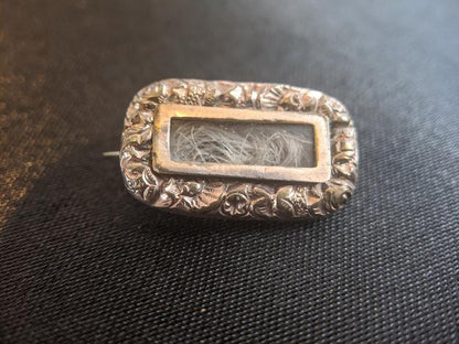 Early Victorian / Late Georgian Hair Brooch | Blond or Grey Hair