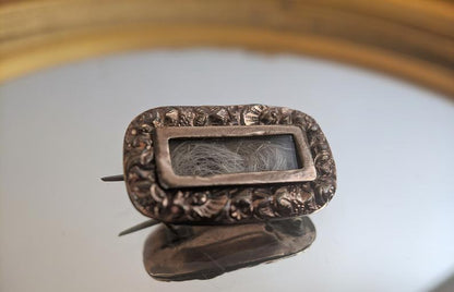 Early Victorian / Late Georgian Hair Brooch | Blond or Grey Hair