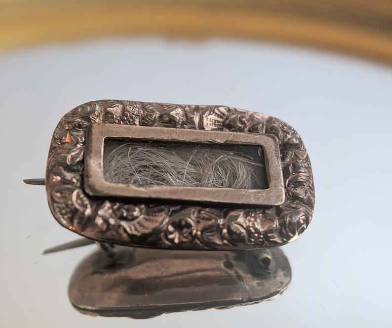 Early Victorian / Late Georgian Hair Brooch | Blond or Grey Hair